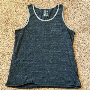 On The Byas tank. Size L. Dark grey.